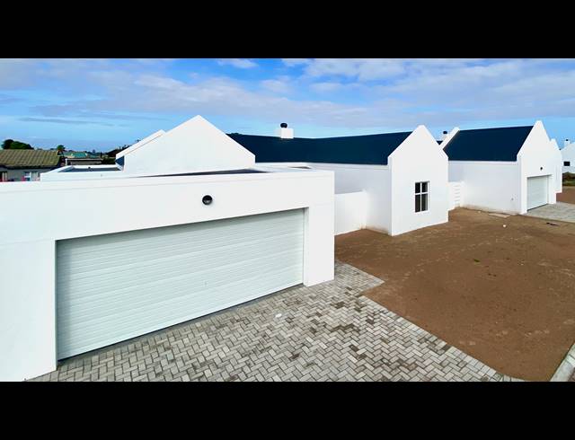 3 BEDROOM HOUSE FOR SALE IN BRITANNIA BEACH ESTATE